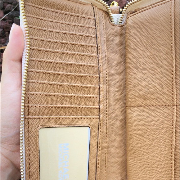 Gaby’sBags💕👜Michael Kors Wallet - Picture 5 of 7